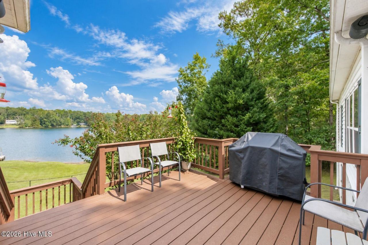 227 Laurel Heights Photo 5