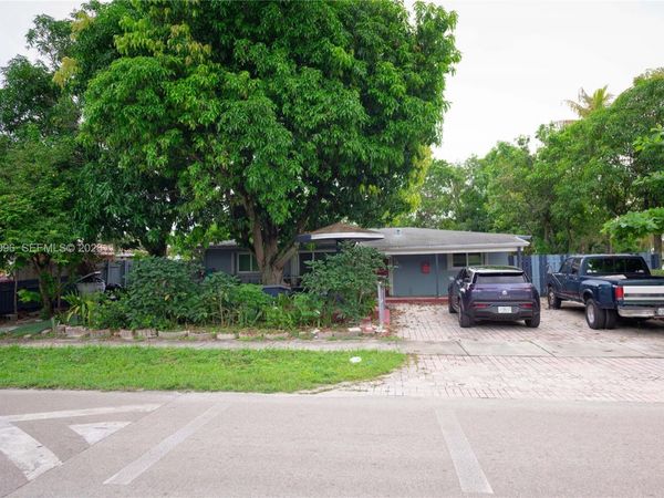 140 NE 17th Ct, Pompano Beach, FL 33060