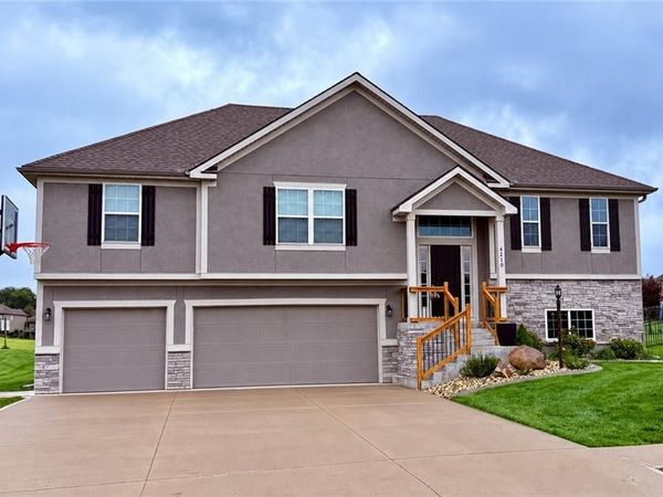 4210 Lake Crest Court, St Joseph, MO 64505