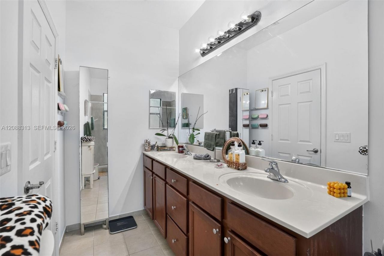 11249 NW 88th Ter , Doral, FL 33178 Photo