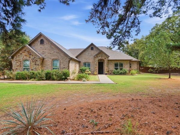 213 County Rd 2321 , Mineola, TX 75773