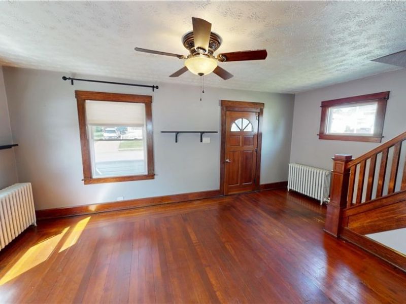 215 E Friend Street E, Columbiana, OH 44408 Photo 2