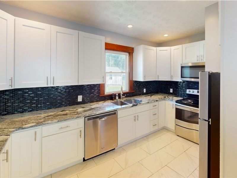 215 E Friend Street E, Columbiana, OH 44408 Photo 6