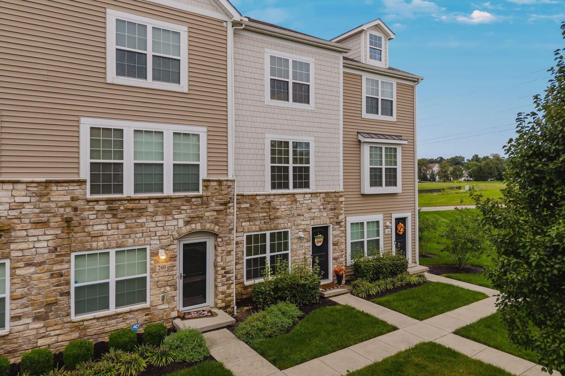 264 Autumn Ridge Circle, Pickerington, OH 43147 Main Photo