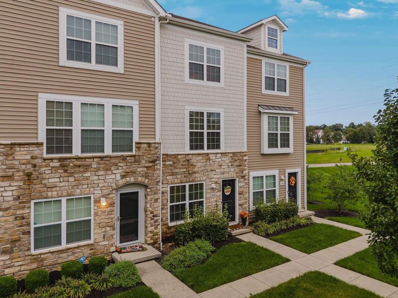 264 Autumn Ridge Circle, Pickerington, OH 43147 Photo 1