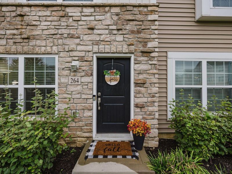 264 Autumn Ridge Circle, Pickerington, OH 43147 Photo 5