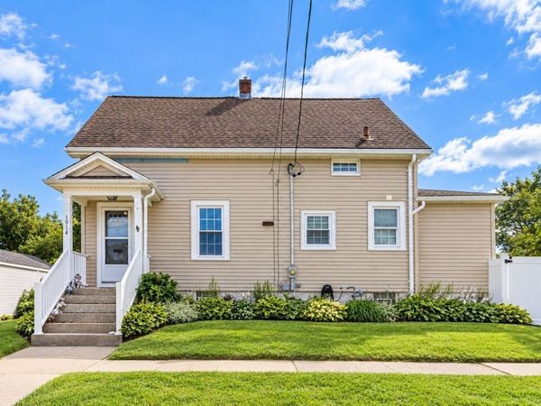 1014 Tacoma St, New Bedford, MA 02745