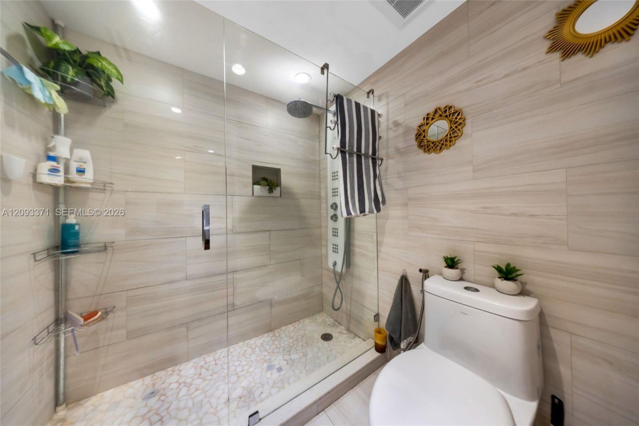 6301 Collins Ave, Unit 2107, Miami Beach, FL 33141 Photo