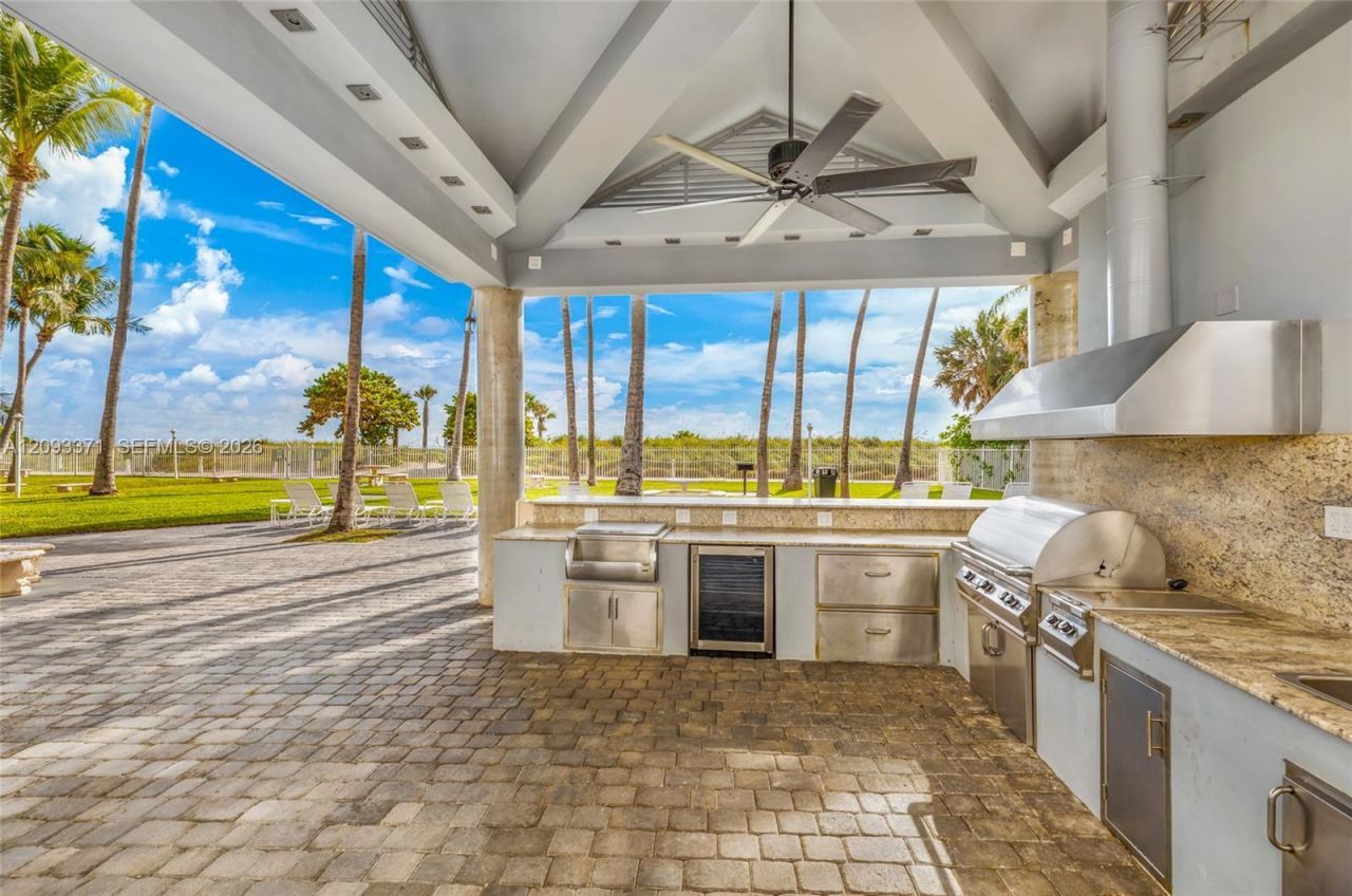 6301 Collins Ave, Unit 2107, Miami Beach, FL 33141 Photo