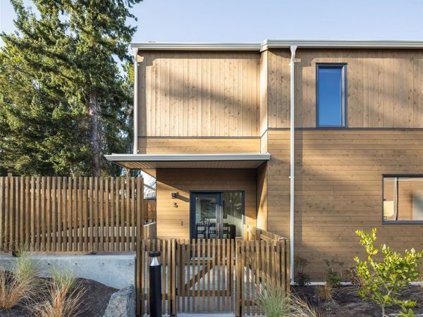 1520 Louise Pl, Unit #5, Saanich, BC V8P 2T8