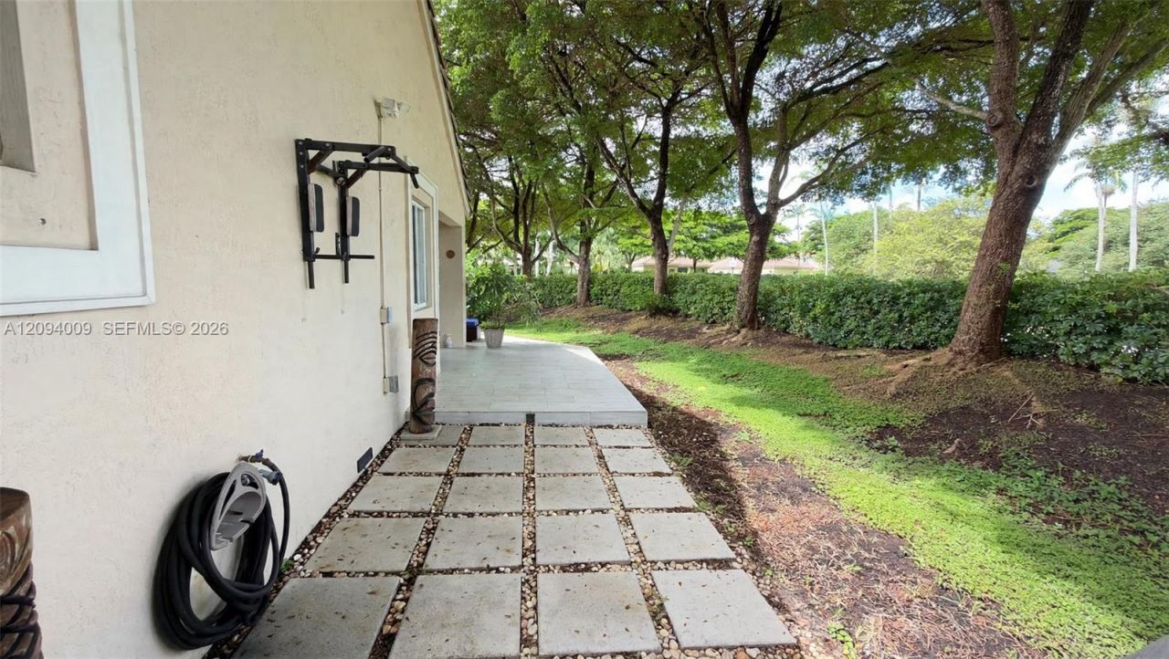 1596 Canary Island Dr, Weston, FL 33327 Photo