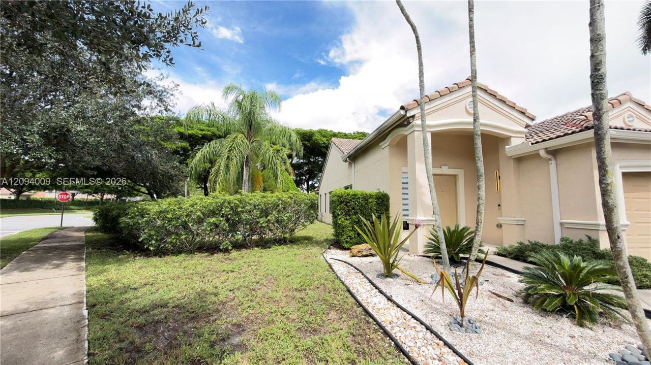 1596 Canary Island Dr, Weston, FL 33327 Photo