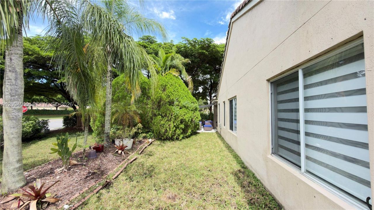 1596 Canary Island Dr, Weston, FL 33327 Photo
