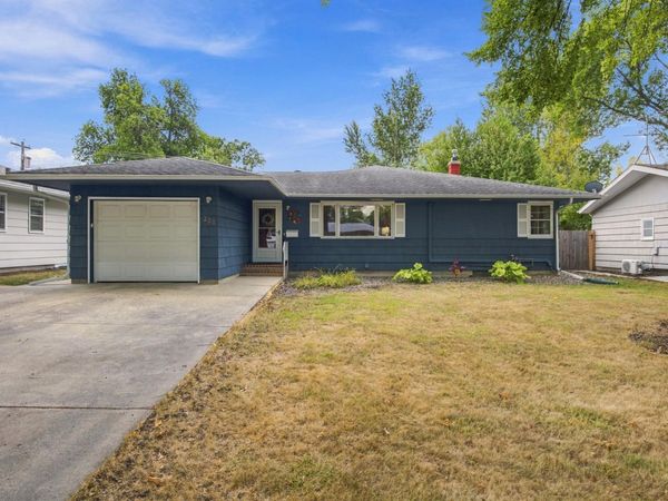 222 26TH Avenue N, Fargo, ND 58102