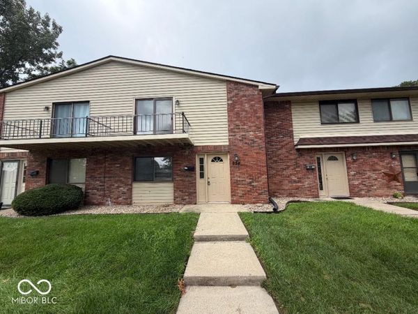 954 Greenwood W, Greenwood, IN 46142