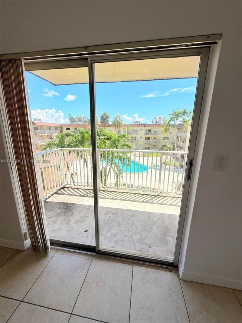 7505 SW 82nd St , Unit 305, Miami, FL 33143 Photo