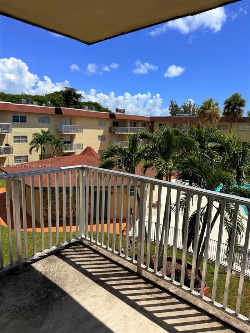 7505 SW 82nd St , Unit 305, Miami, FL 33143 Photo