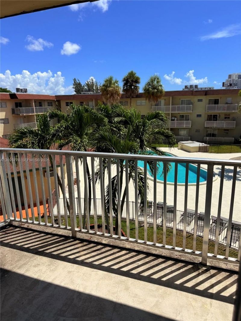 7505 SW 82nd St , Unit 305, Miami, FL 33143 Photo