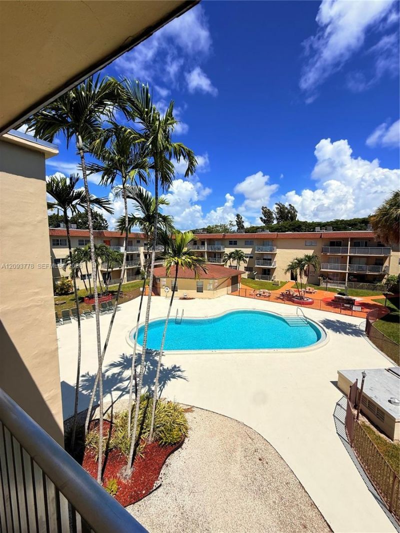 7505 SW 82nd St , Unit 305, Miami, FL 33143 Photo