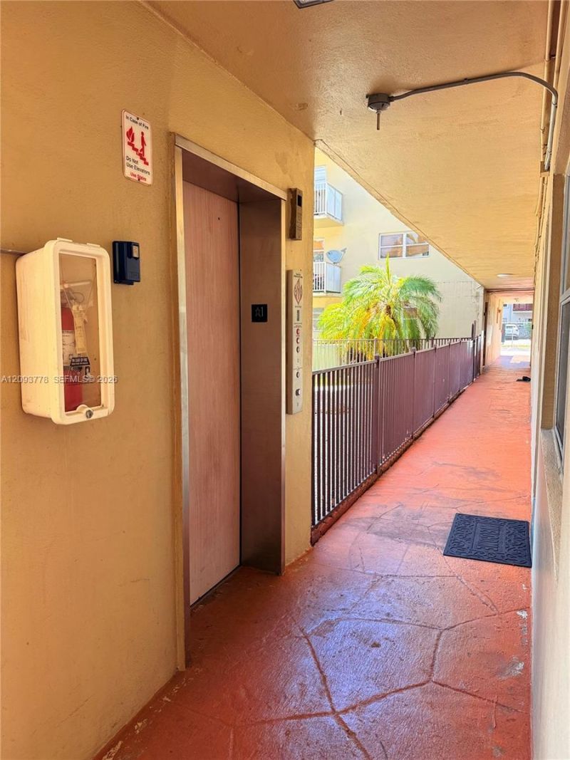7505 SW 82nd St , Unit 305, Miami, FL 33143 Photo