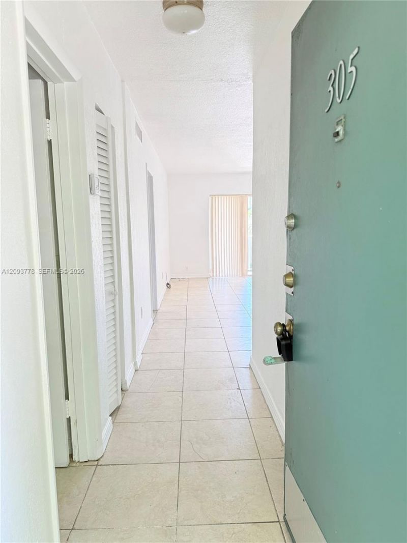 7505 SW 82nd St , Unit 305, Miami, FL 33143 Photo