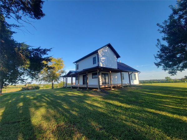 3271 190th St , Ainsworth, IA 52201