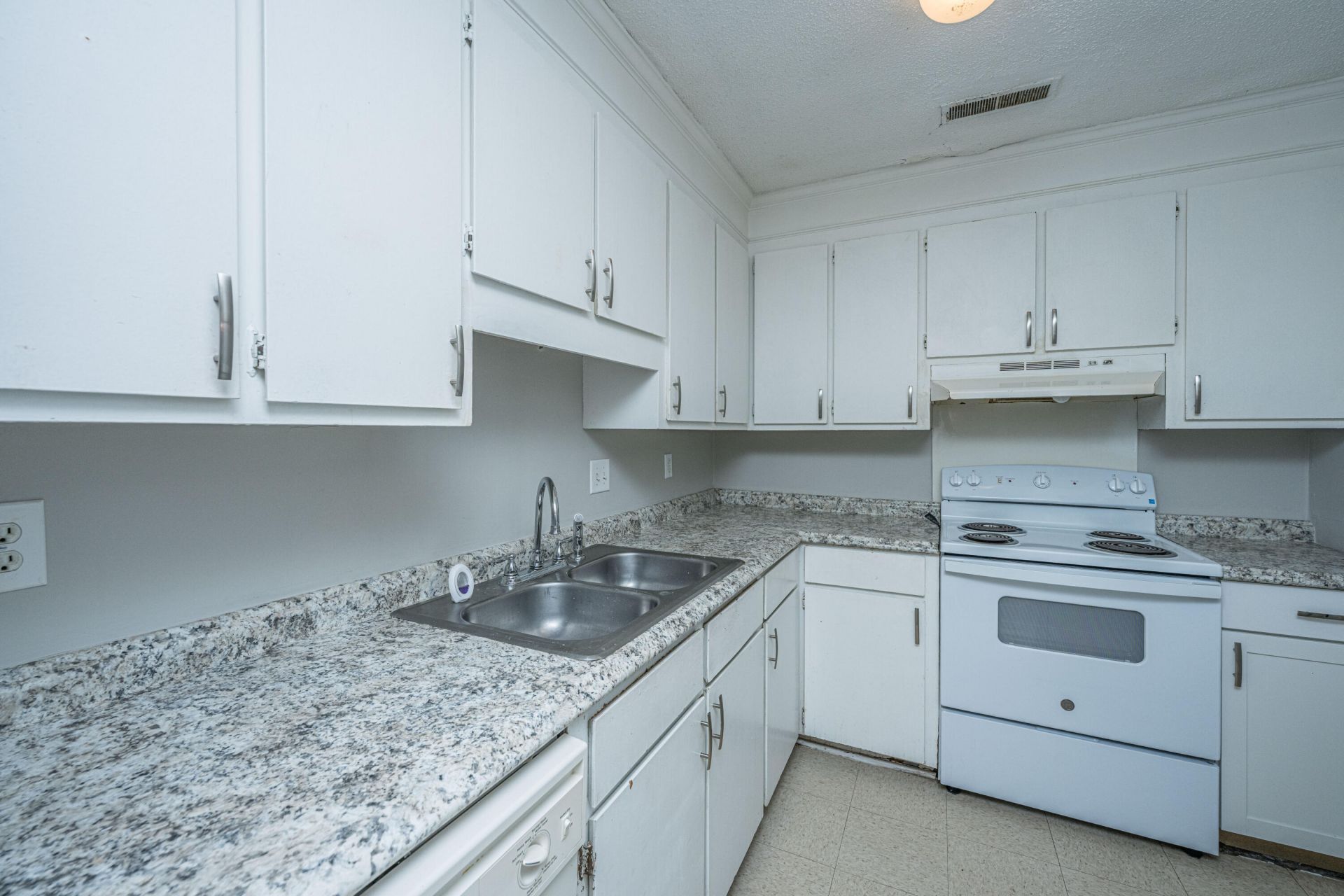 6897 Shahid Row Photo 11