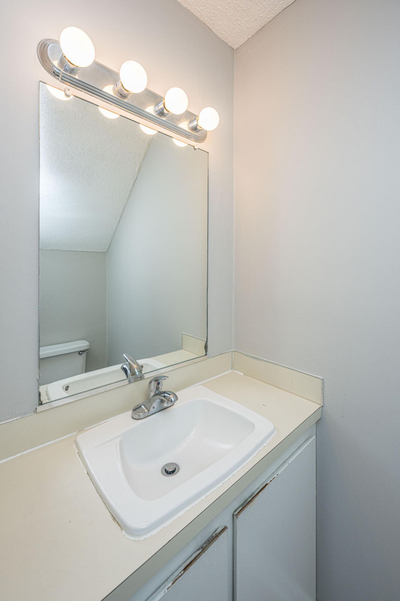 6897 Shahid Row Photo 15