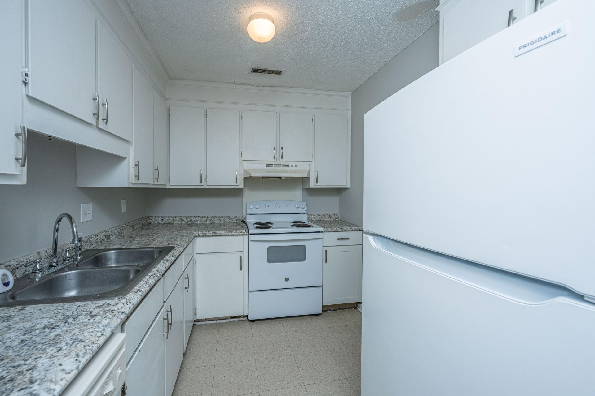 6897 Shahid Row Photo 2