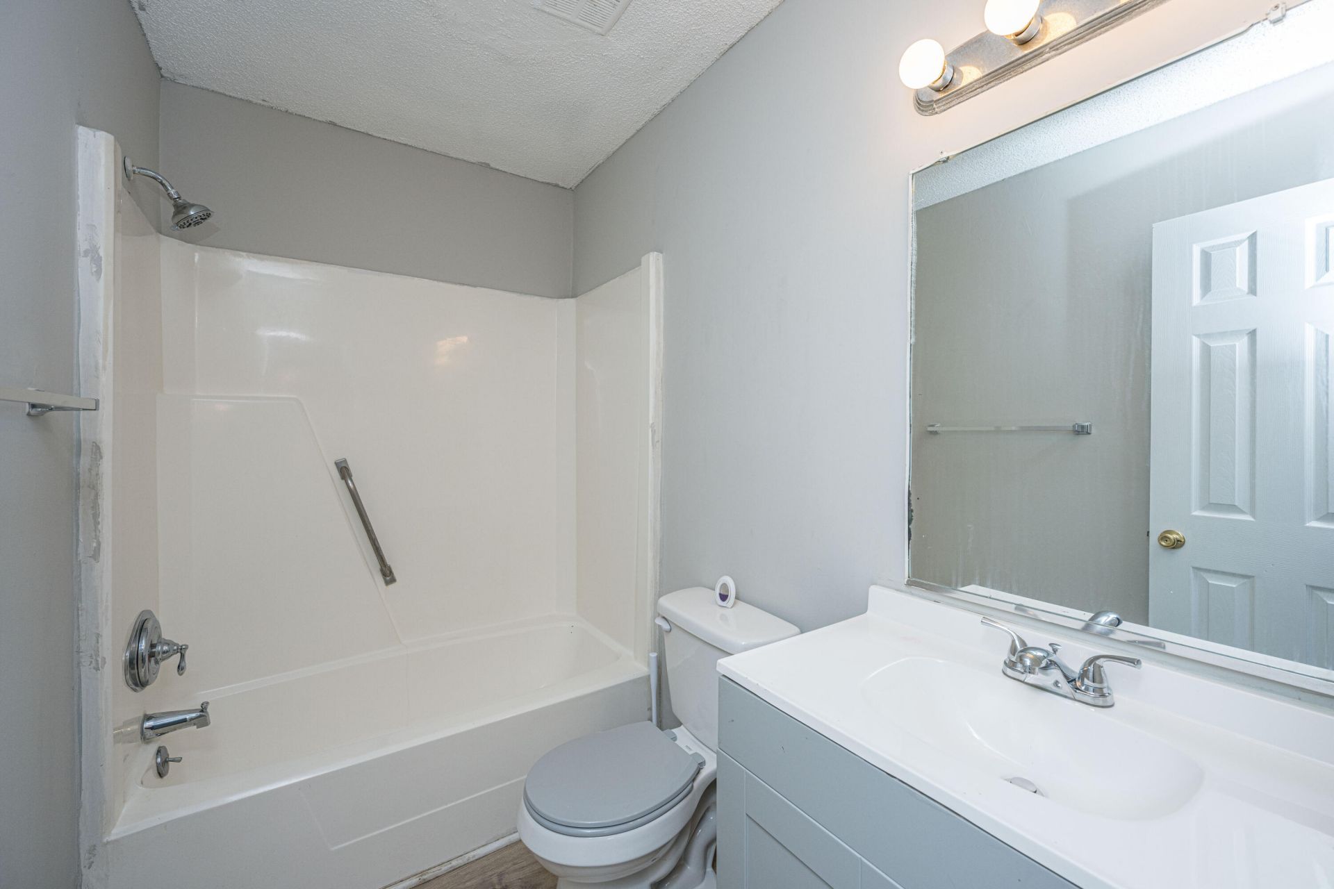 6897 Shahid Row Photo 4