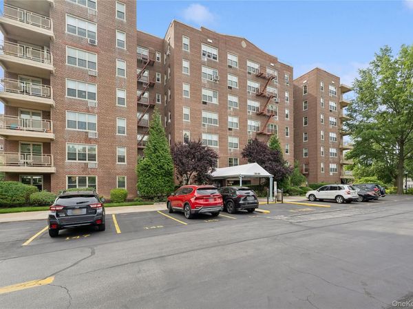 23-35 Bell Blvd. , Unit 4H, Bayside, NY 11360