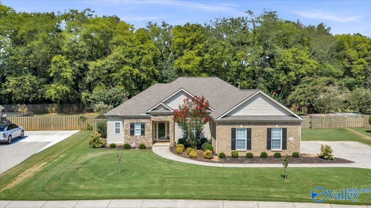 129 Bridge Arbor Lane, Huntsville, AL 35811 Main Photo
