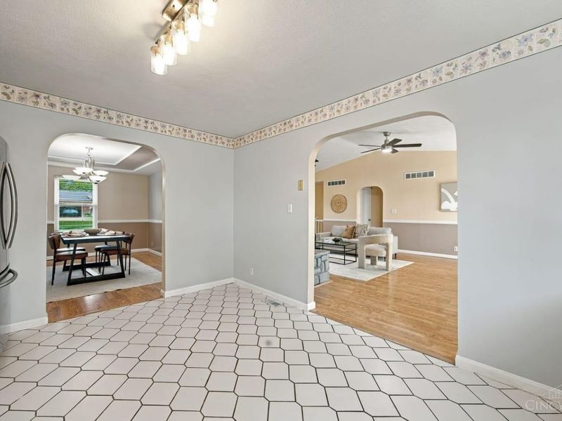 6831 Perinwood Drive, Green Township, OH 45248 Photo 16