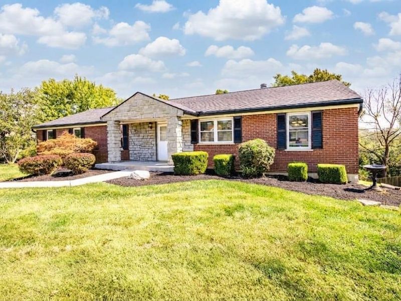 6831 Perinwood Drive, Green Township, OH 45248 Photo 3