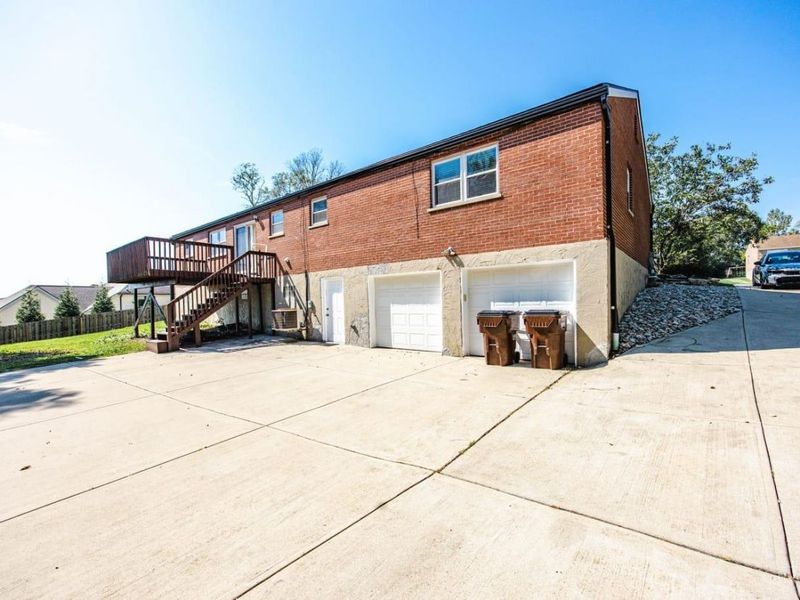 6831 Perinwood Drive, Green Township, OH 45248 Photo 4