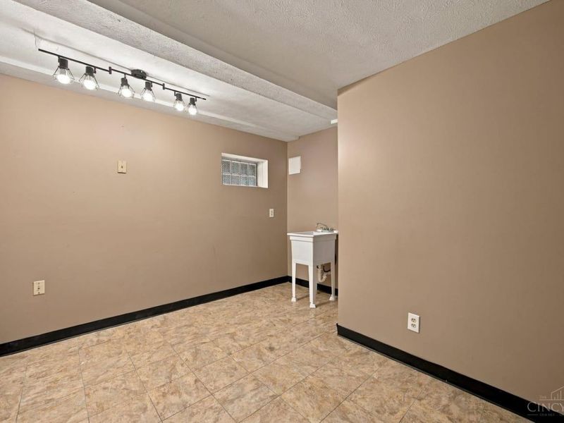 6831 Perinwood Drive, Green Township, OH 45248 Photo 42
