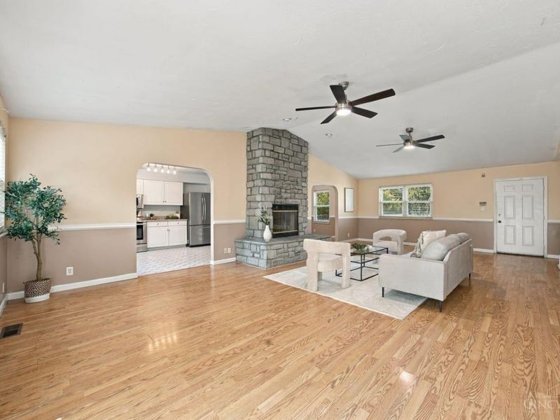 6831 Perinwood Drive, Green Township, OH 45248 Photo 8