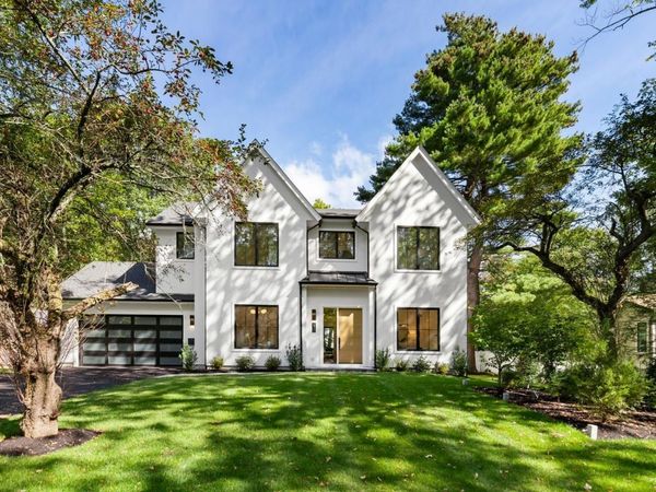 470 Quinobequin, Newton, MA 02468