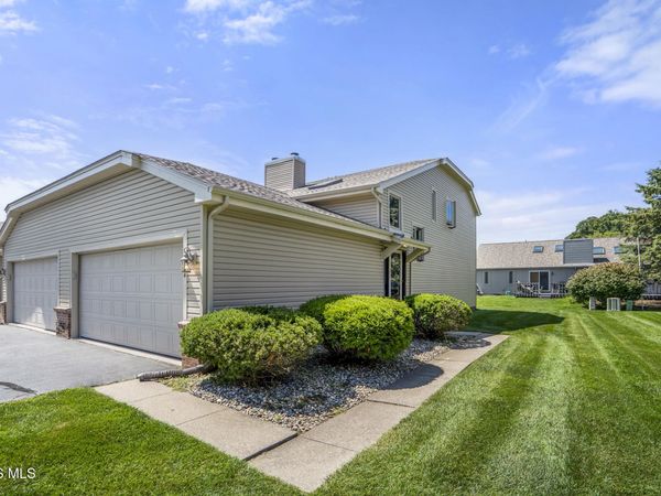 1124 Bernath Parkway, Toledo, OH 43615