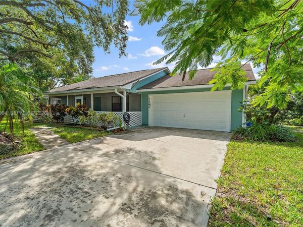 2044 NE 24th St, Jensen Beach, FL 34957