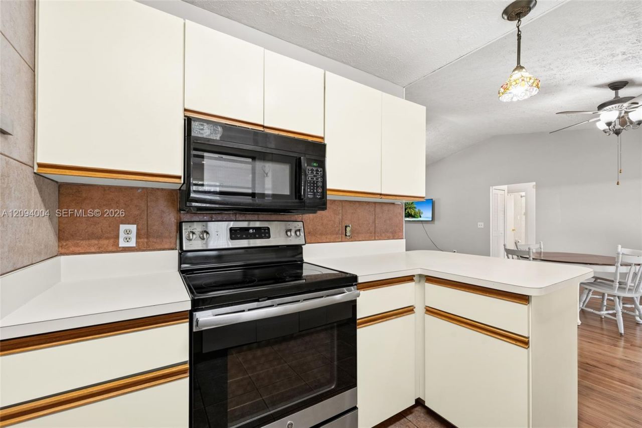 2044 NE 24th St, Jensen Beach, FL 34957 Photo