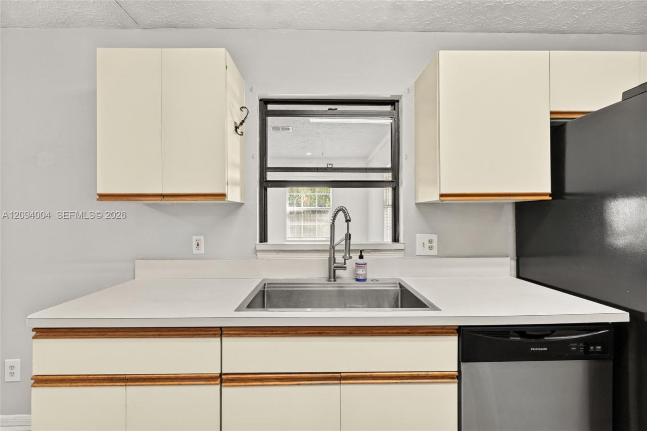 2044 NE 24th St, Jensen Beach, FL 34957 Photo