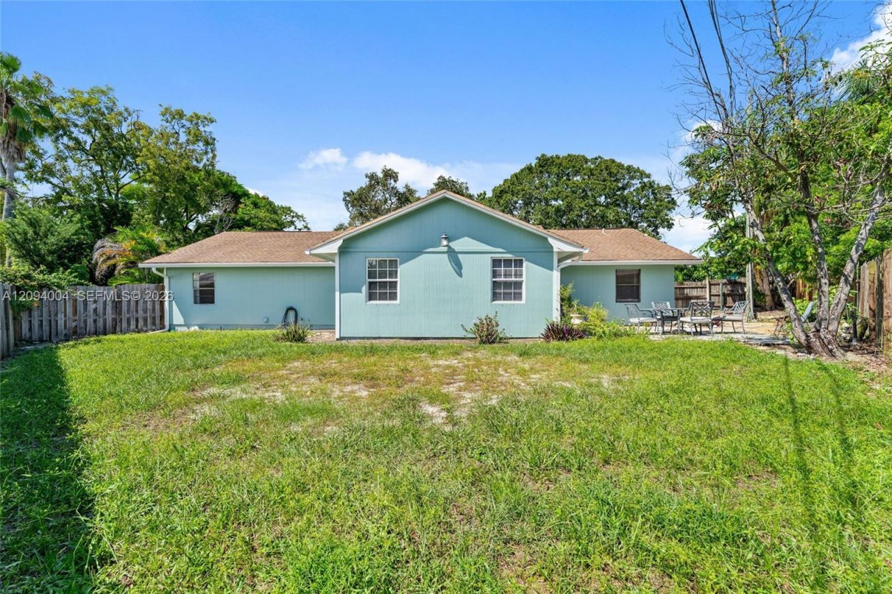 2044 NE 24th St, Jensen Beach, FL 34957 Photo