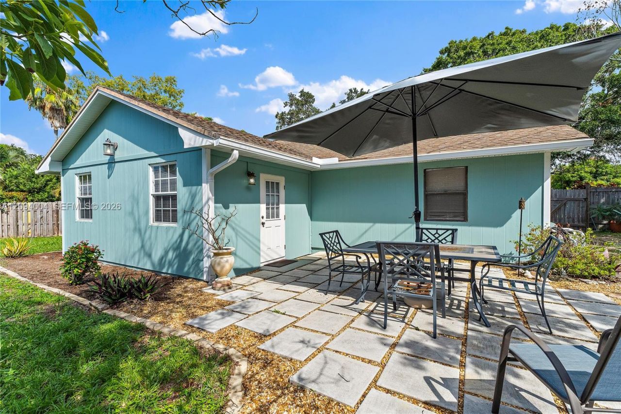 2044 NE 24th St, Jensen Beach, FL 34957 Photo