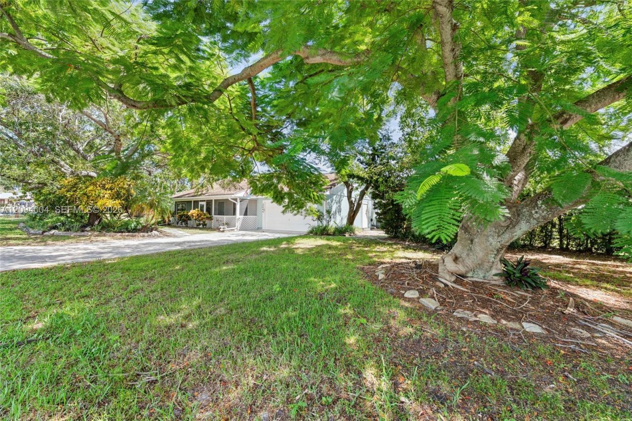 2044 NE 24th St, Jensen Beach, FL 34957 Photo