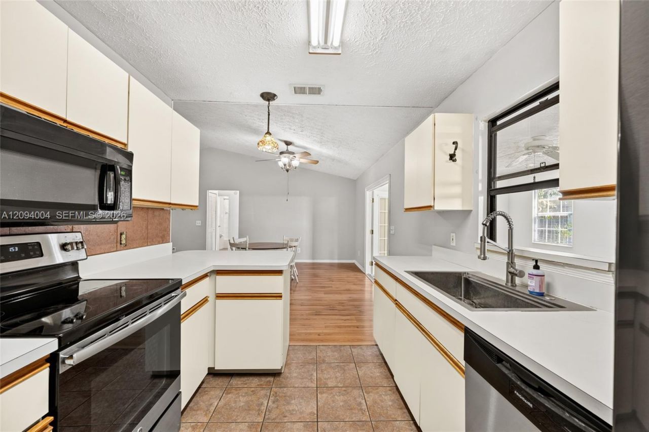 2044 NE 24th St, Jensen Beach, FL 34957 Photo
