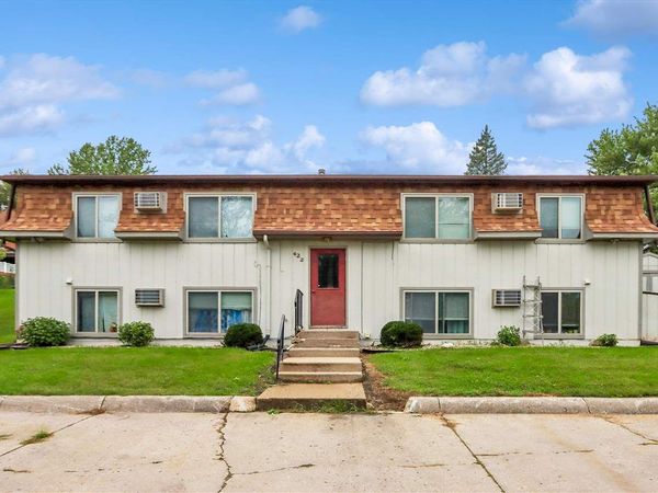 422 N 1st St, West Branch, IA 52358