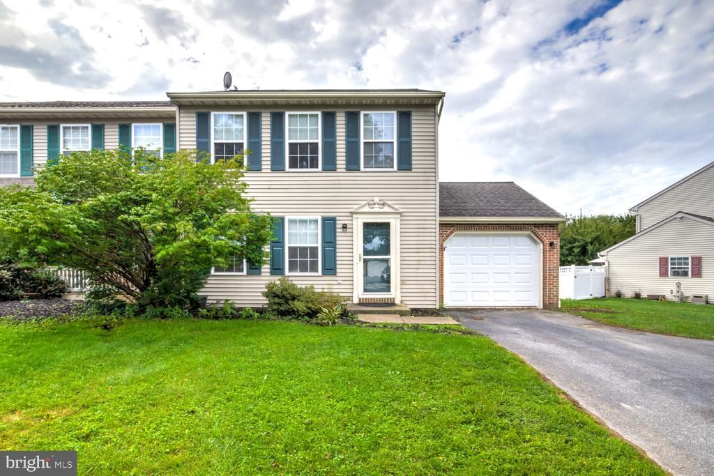 44 ASHLEY DRIVE, MARIETTA, PA 17547