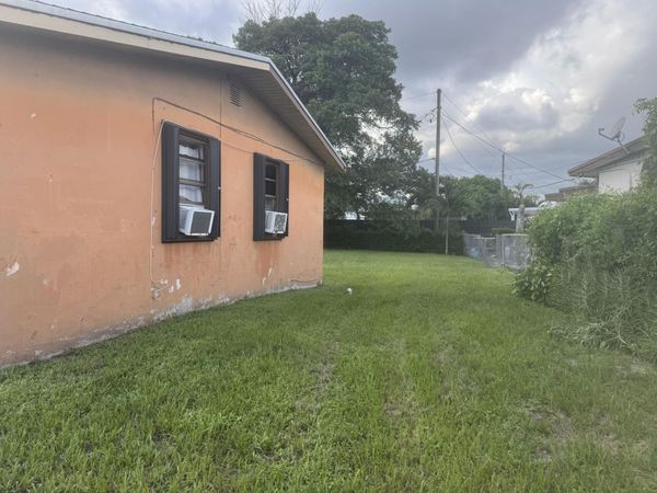 555 HAREM Avenue, Opa-Locka, FL 33054