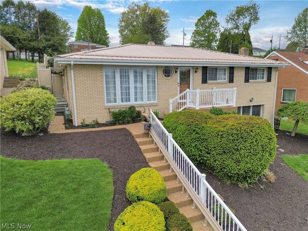 2711 Whitehaven Boulevard , Steubenville, OH 43952